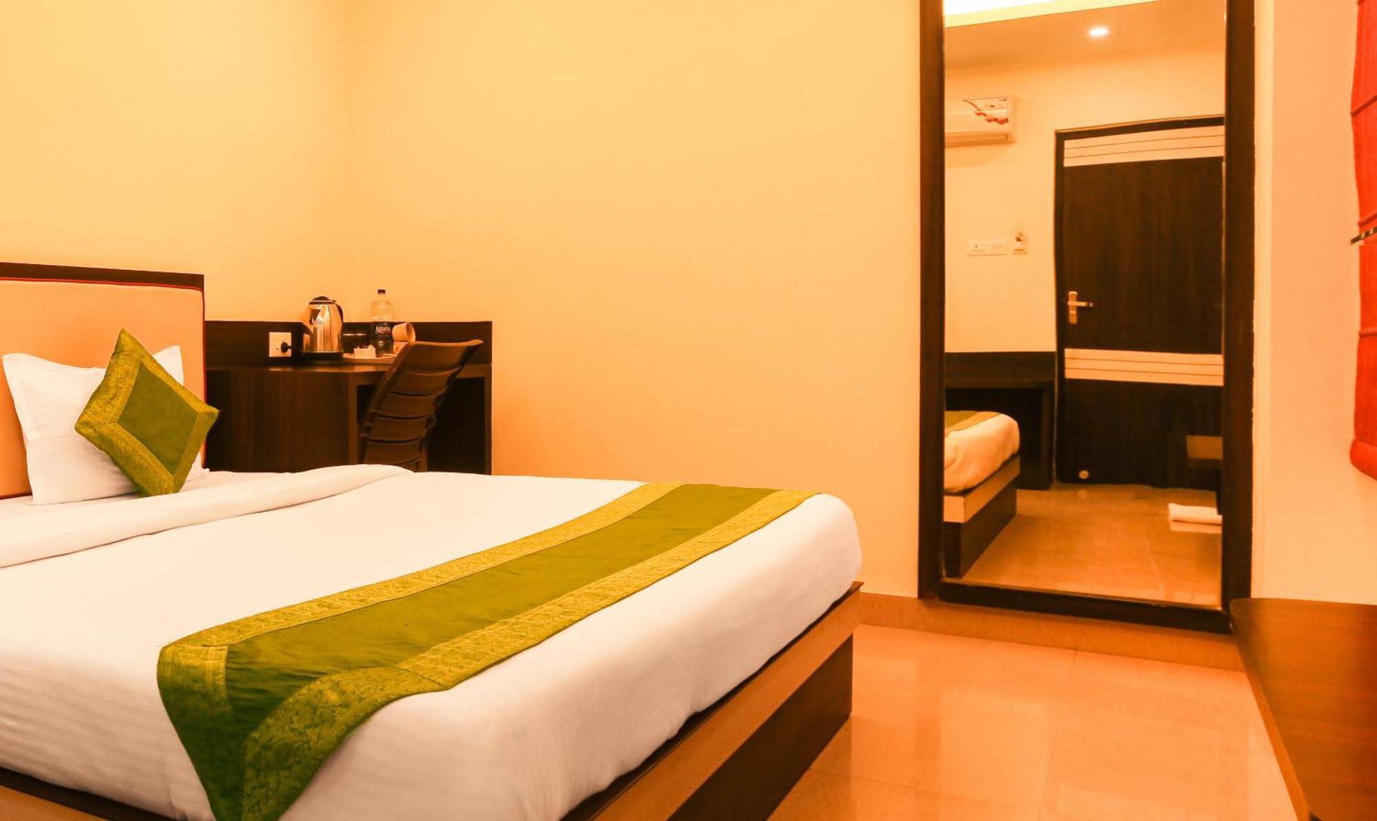 Hotel Janki International Sigra 2 Km From Kashi Vishwanath Temple Варанаси Экстерьер фото