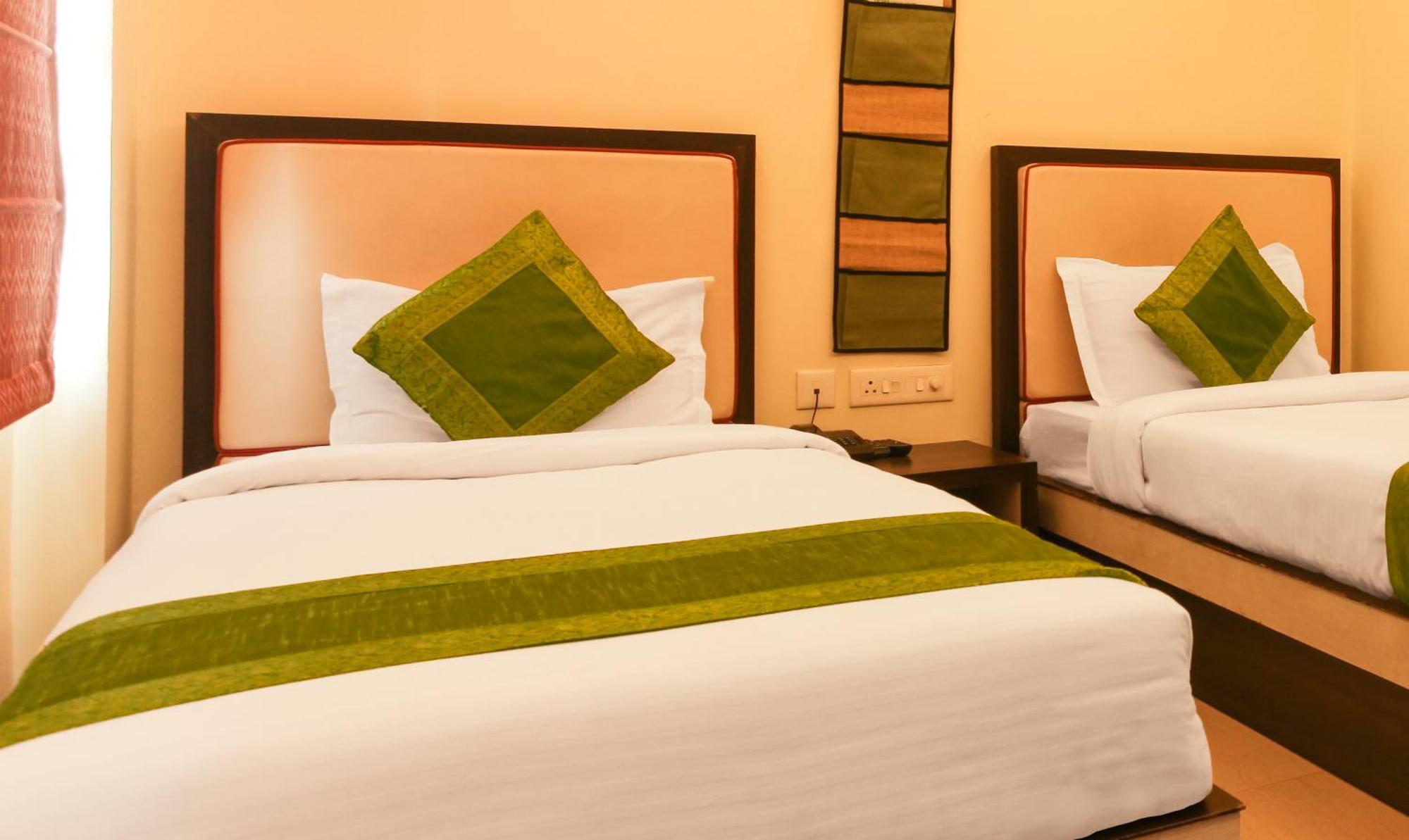 Hotel Janki International Sigra 2 Km From Kashi Vishwanath Temple Варанаси Экстерьер фото
