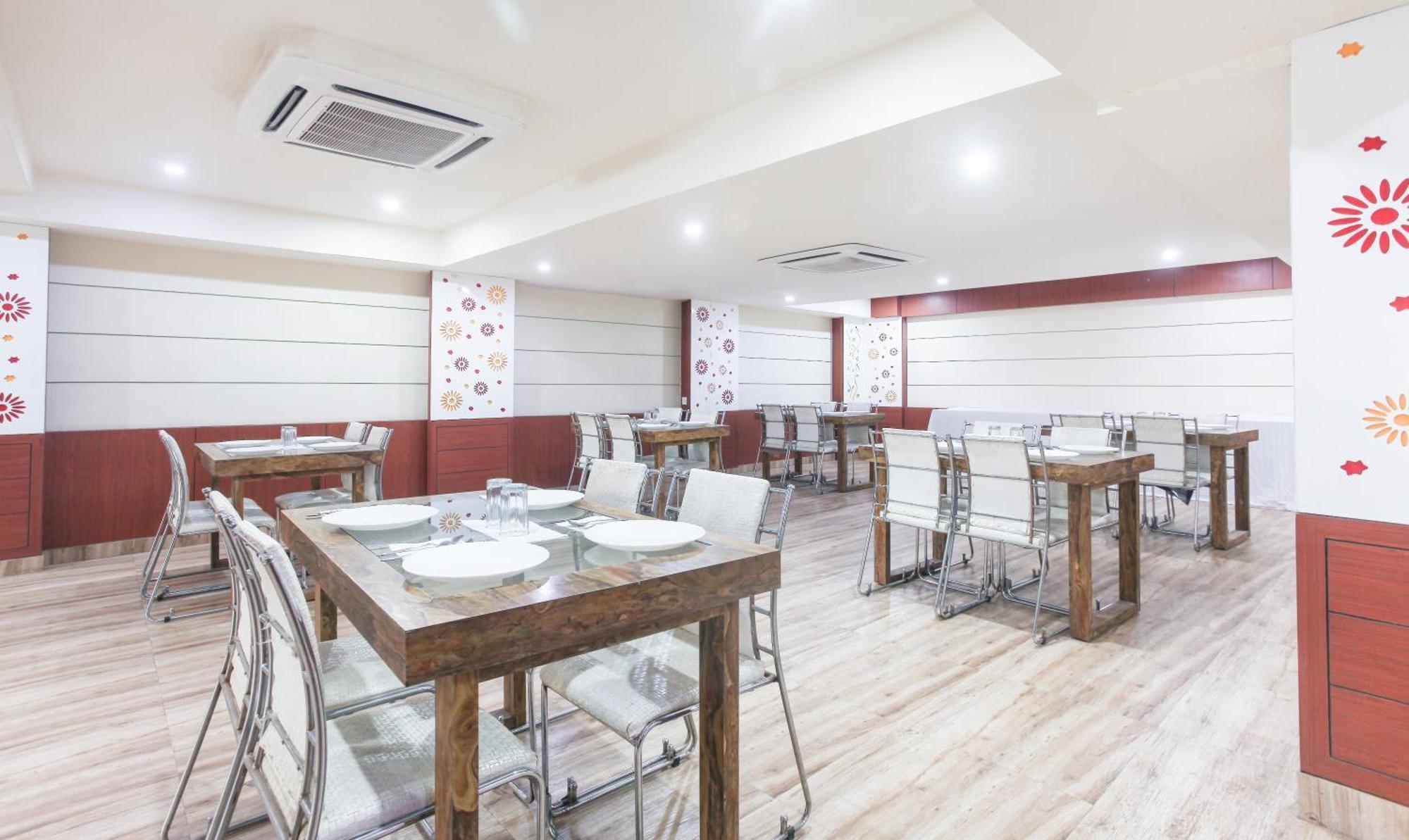 Hotel Janki International Sigra 2 Km From Kashi Vishwanath Temple Варанаси Экстерьер фото
