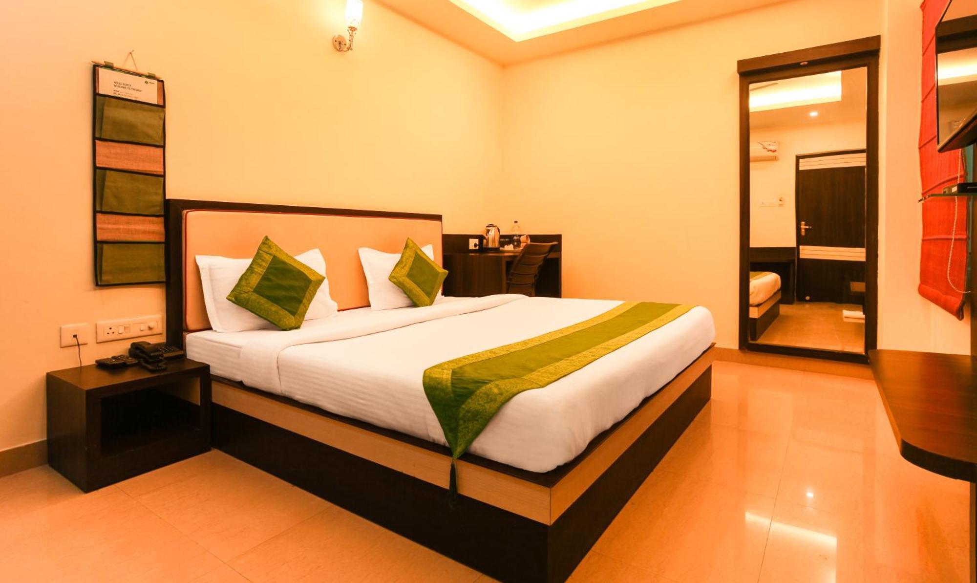 Hotel Janki International Sigra 2 Km From Kashi Vishwanath Temple Варанаси Экстерьер фото