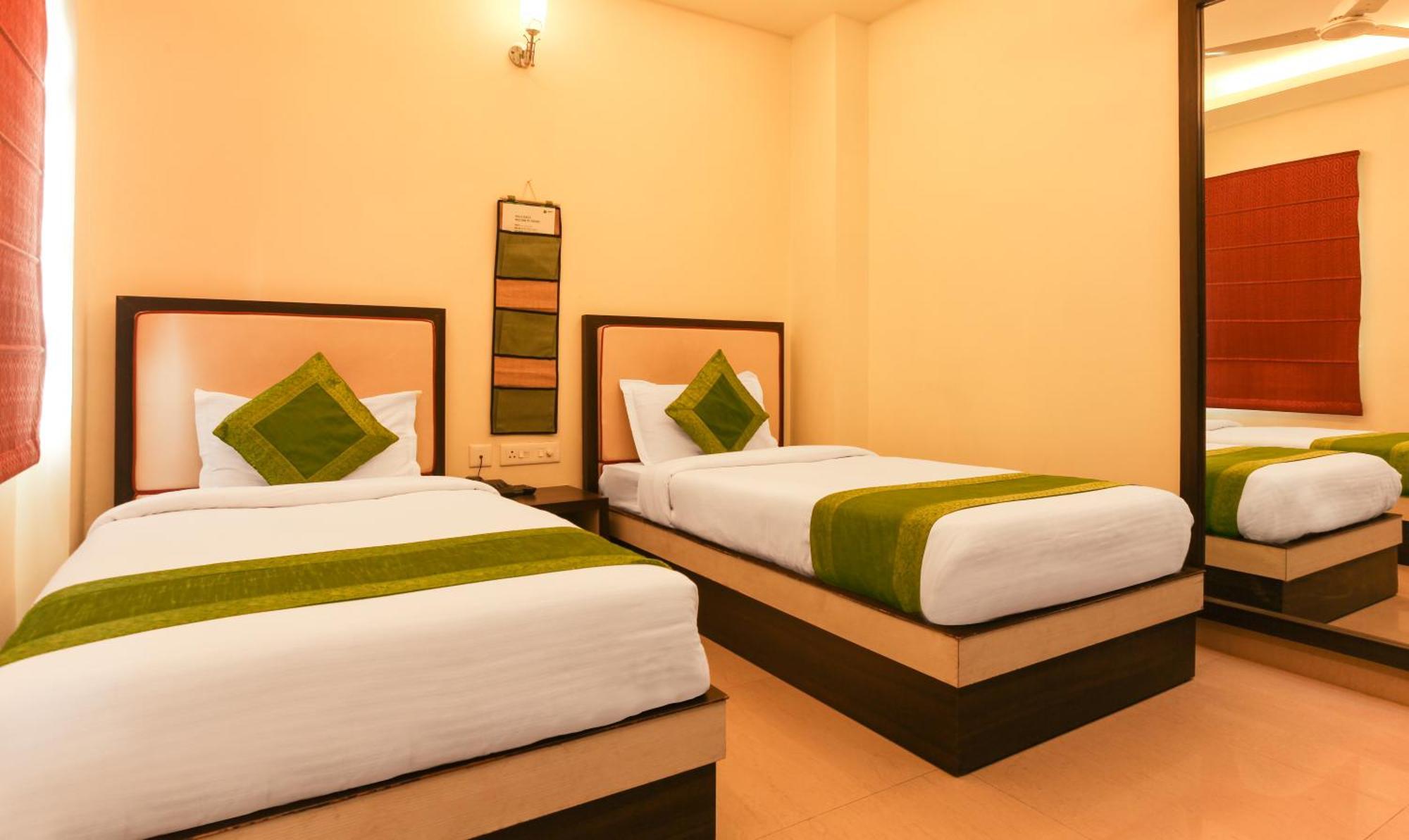 Hotel Janki International Sigra 2 Km From Kashi Vishwanath Temple Варанаси Экстерьер фото