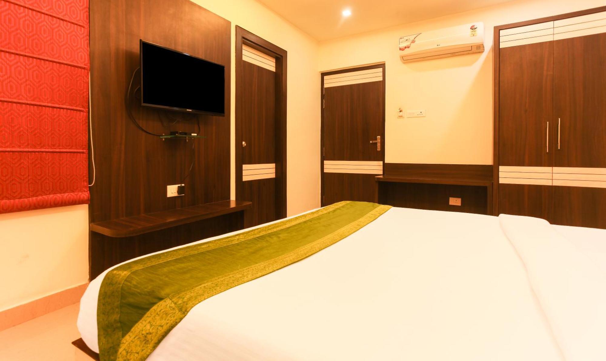 Hotel Janki International Sigra 2 Km From Kashi Vishwanath Temple Варанаси Экстерьер фото