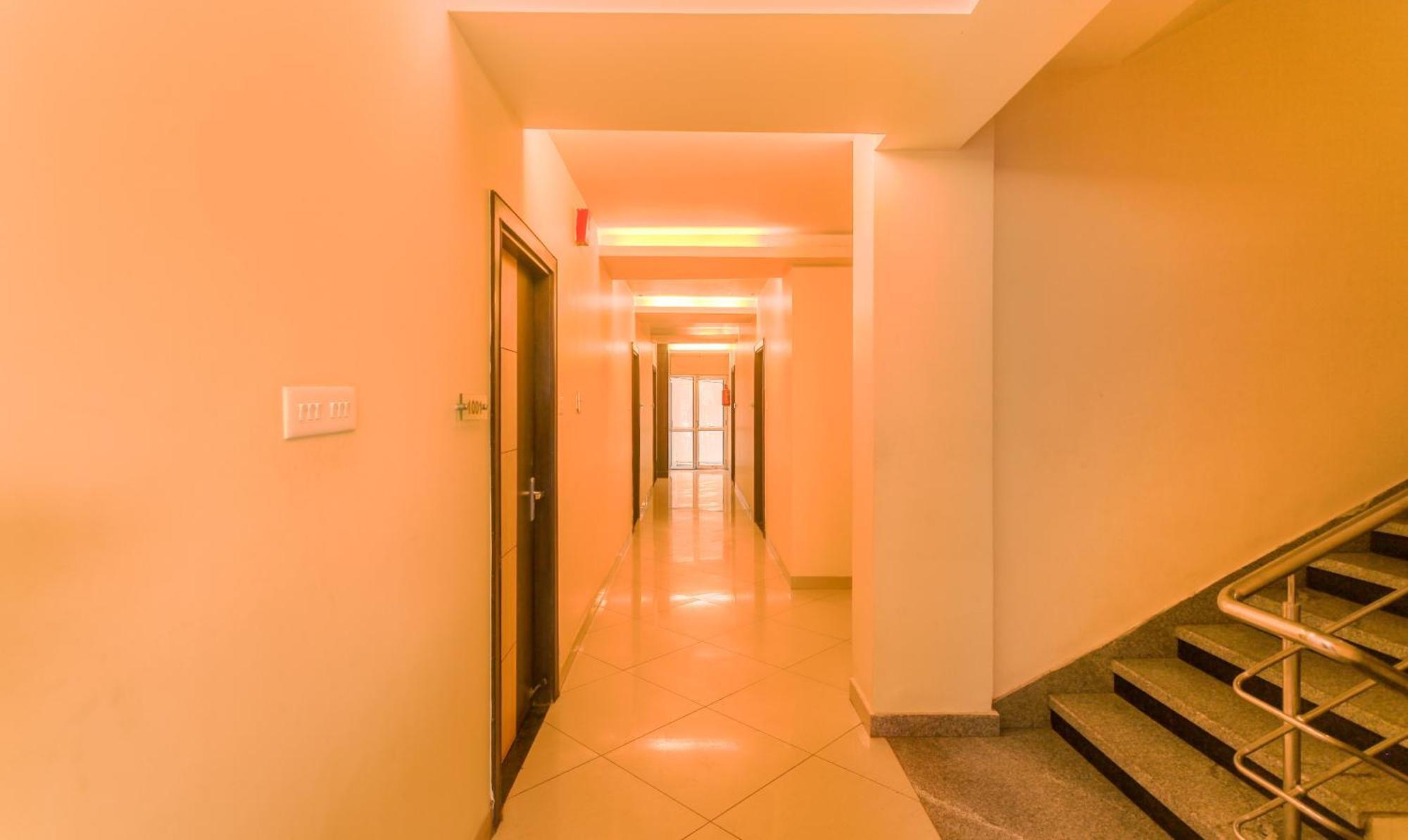 Hotel Janki International Sigra 2 Km From Kashi Vishwanath Temple Варанаси Экстерьер фото