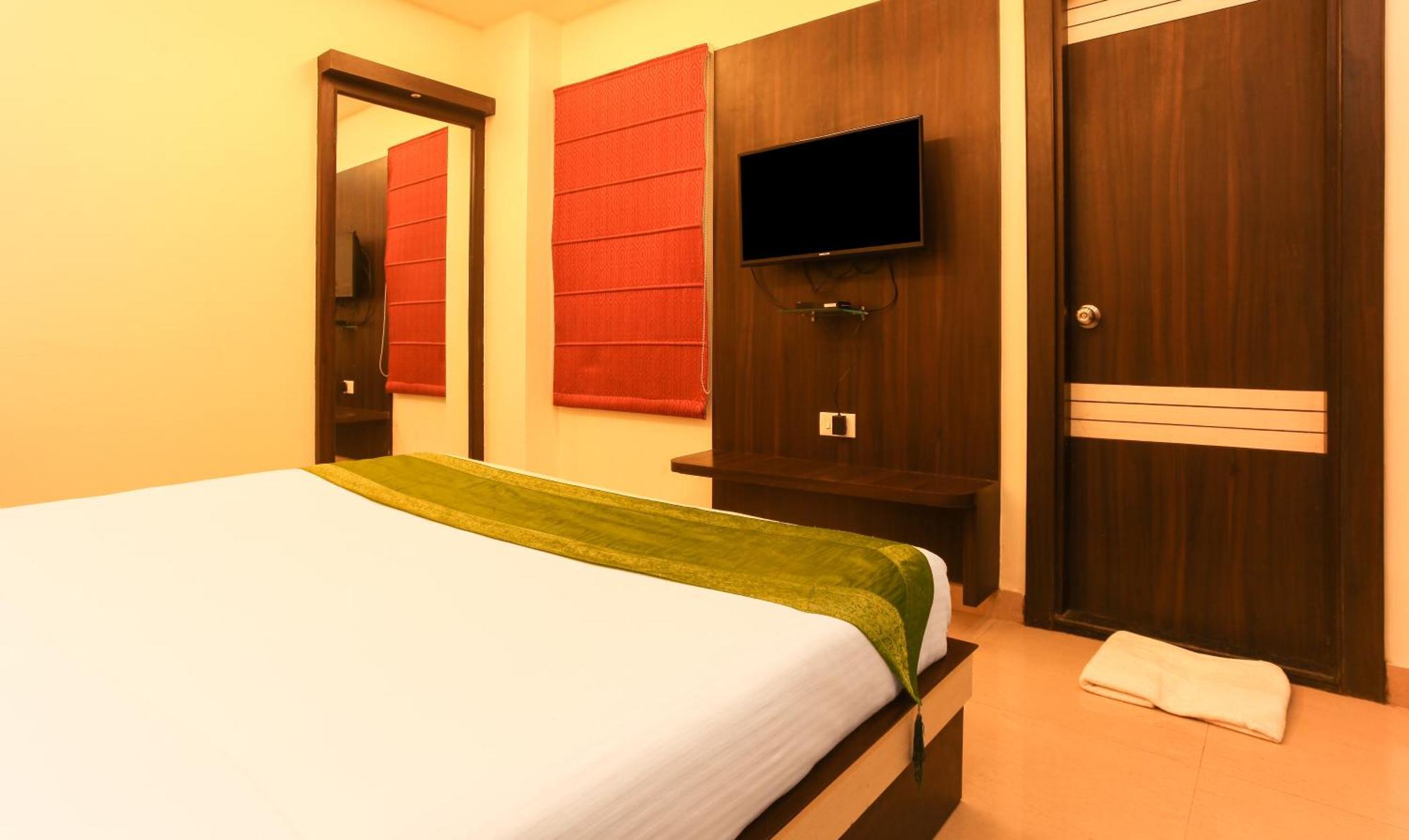 Hotel Janki International Sigra 2 Km From Kashi Vishwanath Temple Варанаси Экстерьер фото