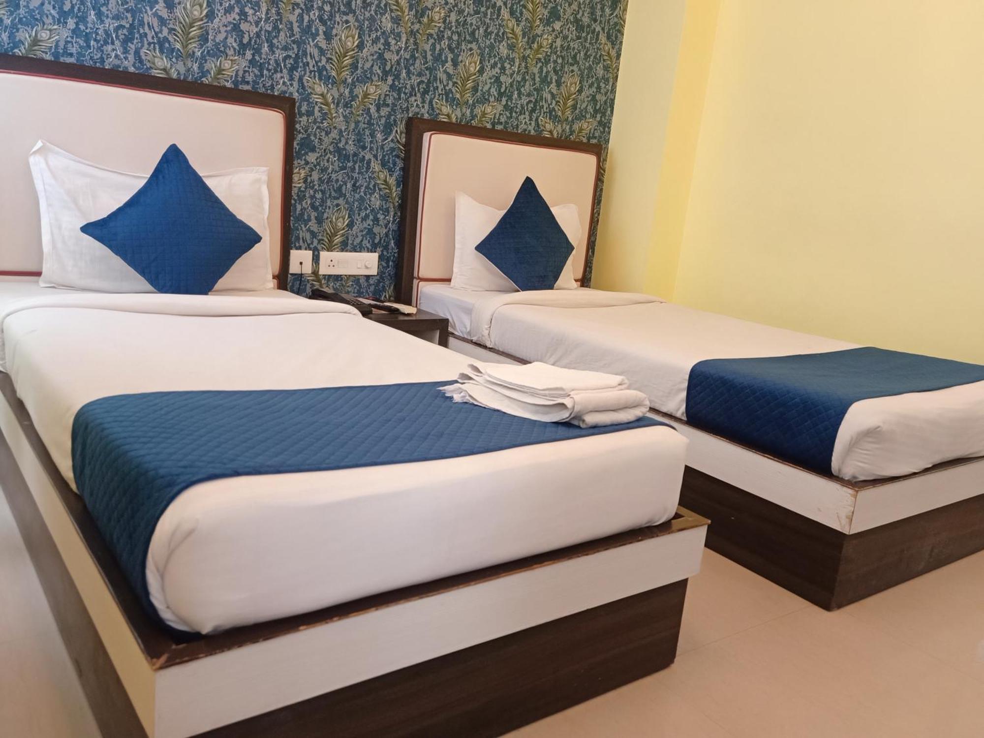 Hotel Janki International Sigra 2 Km From Kashi Vishwanath Temple Варанаси Экстерьер фото