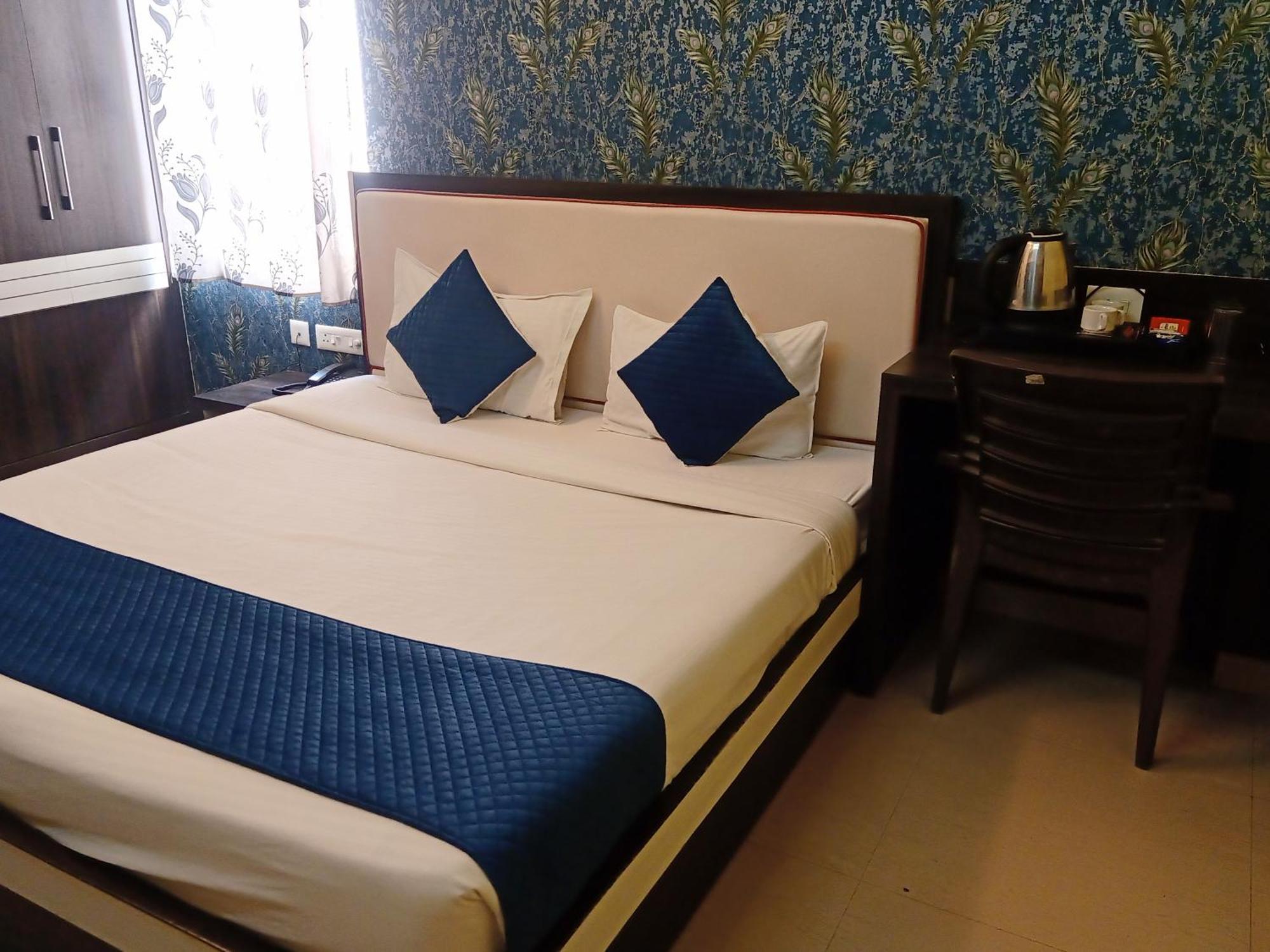 Hotel Janki International Sigra 2 Km From Kashi Vishwanath Temple Варанаси Экстерьер фото