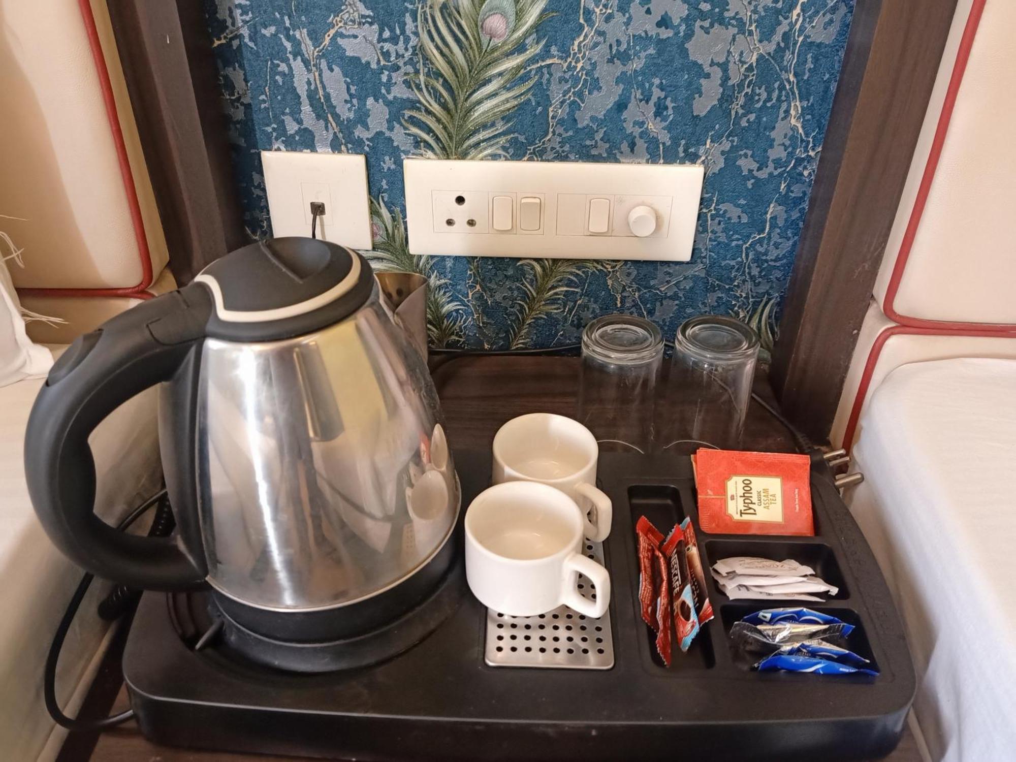 Hotel Janki International Sigra 2 Km From Kashi Vishwanath Temple Варанаси Экстерьер фото
